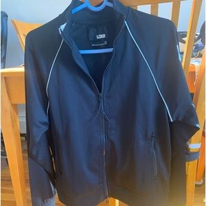 Footlocker -LCKR Jacket strikes is a perfect pick for your active sessions.